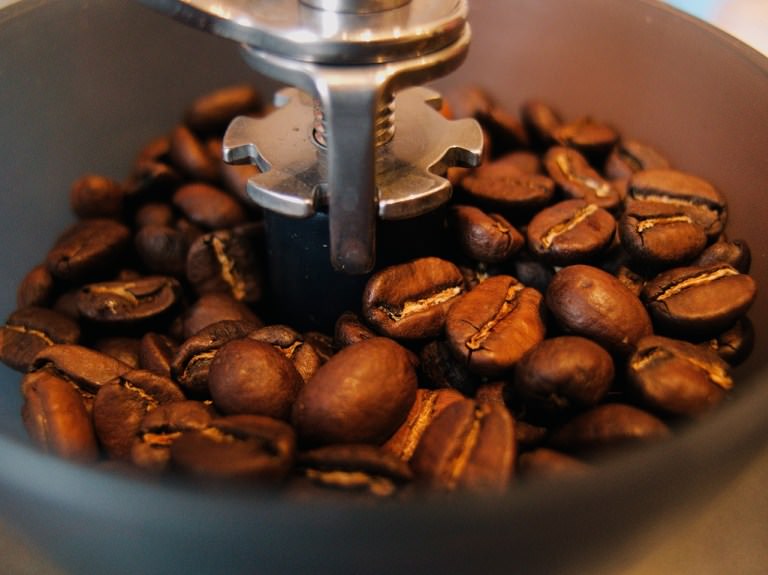 Gasco.lat - Reactiva tu tarde con un delicioso café preparado en nuestra  cafetera automática, a partir de grano entero el cual muele en el momento  regalándote un café aromático y delicioso, o